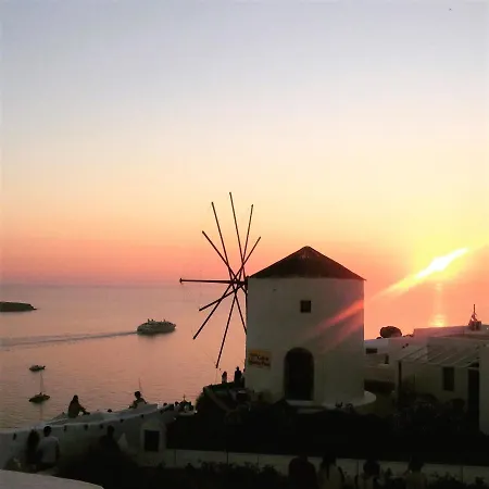 Lioyerma Windmill With Outdoor Hot Tub شقة