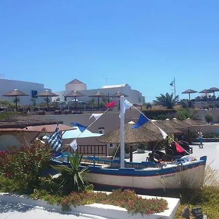 Lioyerma Windmill With Outdoor Hot Tub *